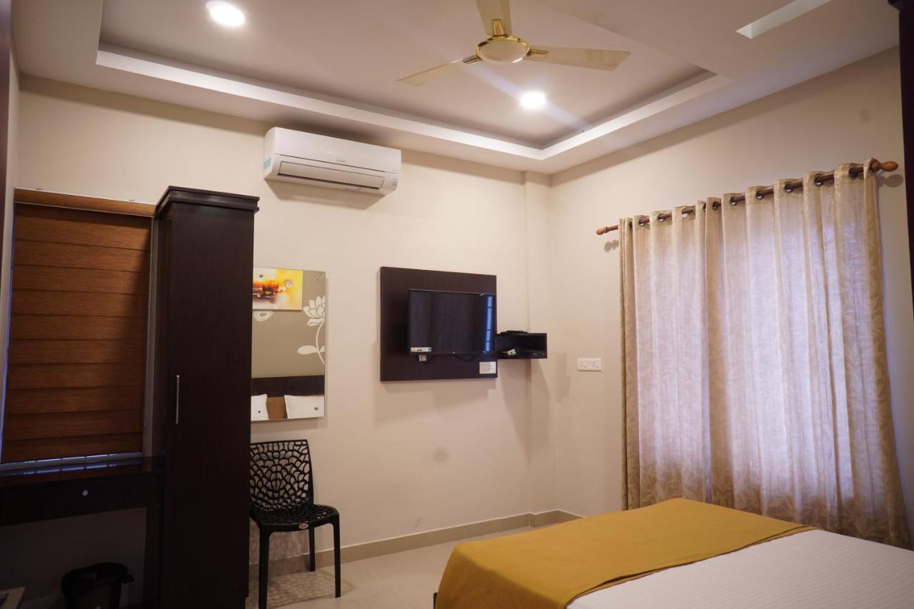ホテル Metro Residency Kochi エクステリア 写真