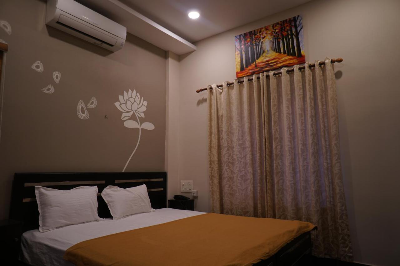 ホテル Metro Residency Kochi エクステリア 写真