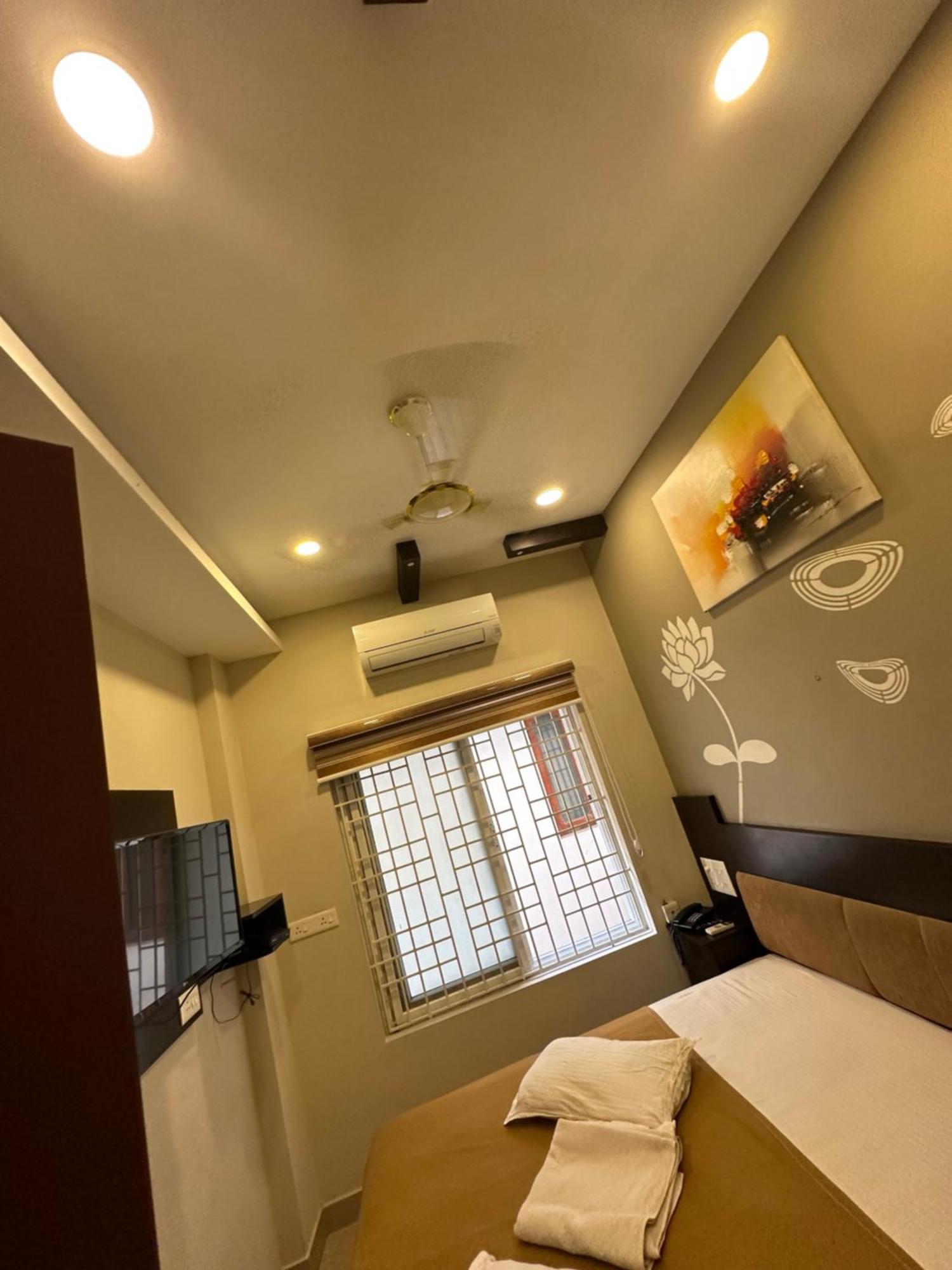 ホテル Metro Residency Kochi エクステリア 写真