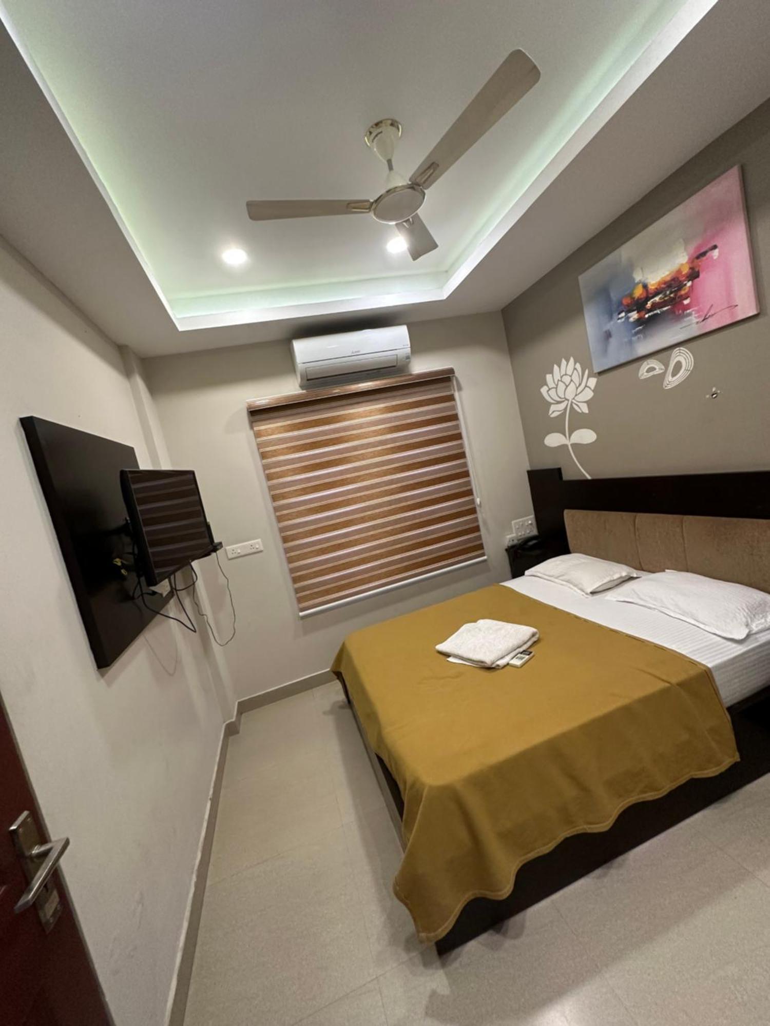 ホテル Metro Residency Kochi エクステリア 写真