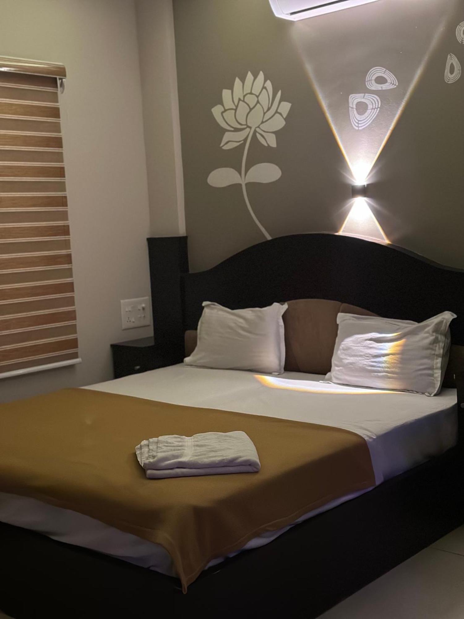 ホテル Metro Residency Kochi エクステリア 写真