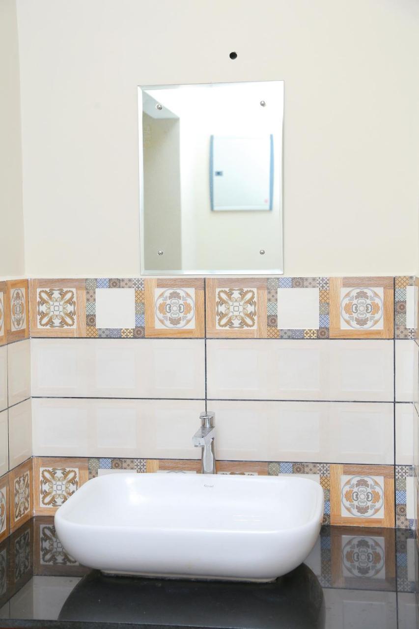 ホテル Metro Residency Kochi エクステリア 写真
