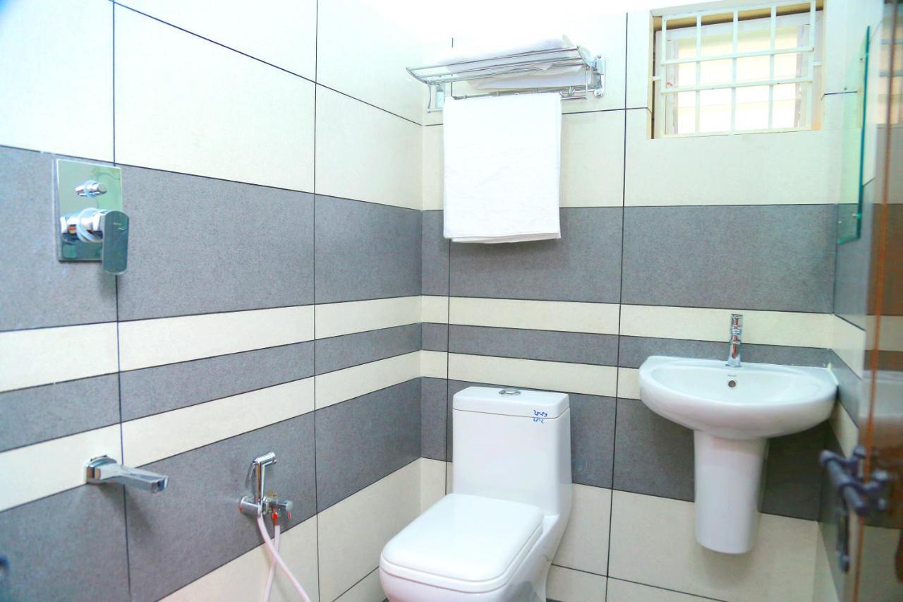 ホテル Metro Residency Kochi エクステリア 写真